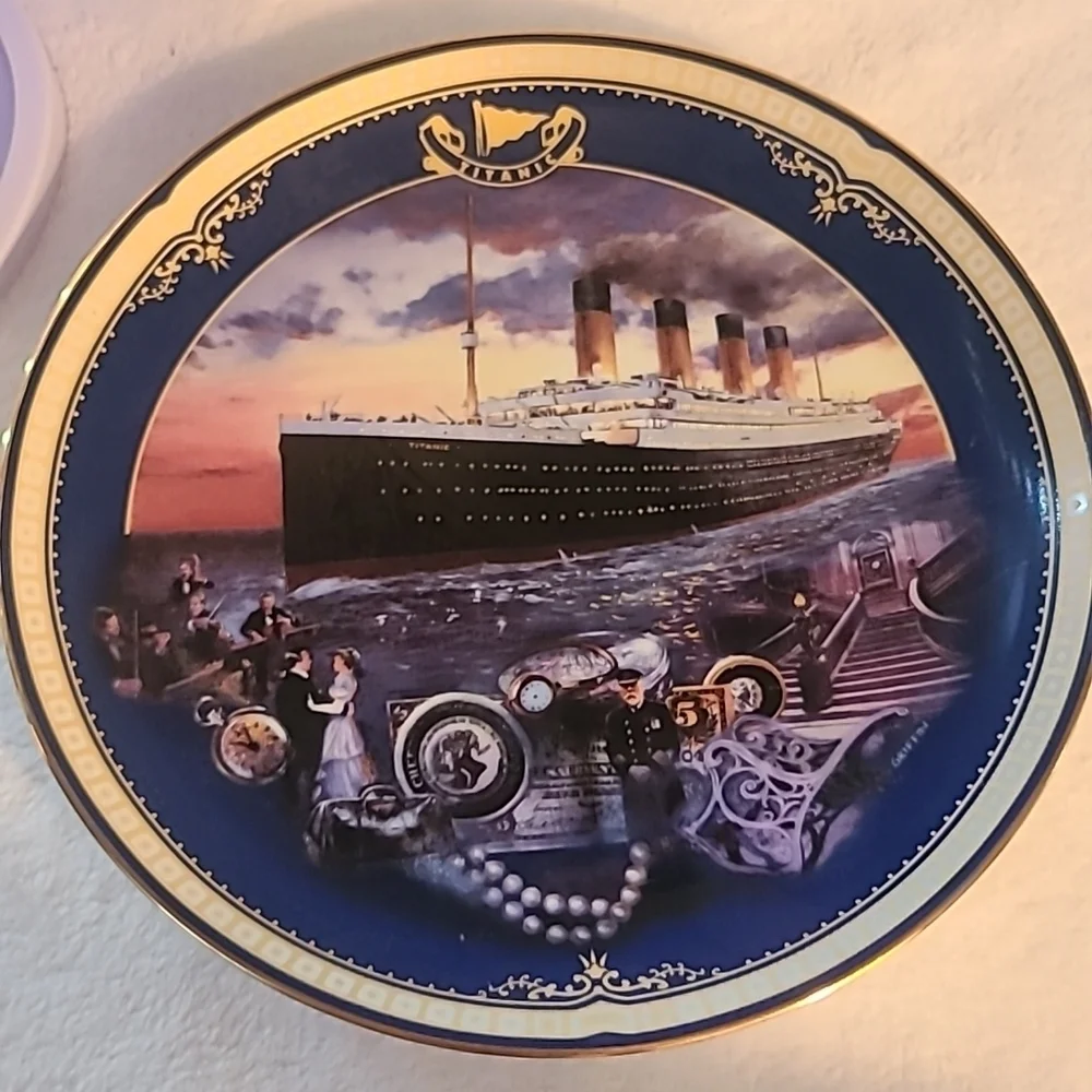 Titanic collector's edition plate Maiden voyage Queen of the ocean